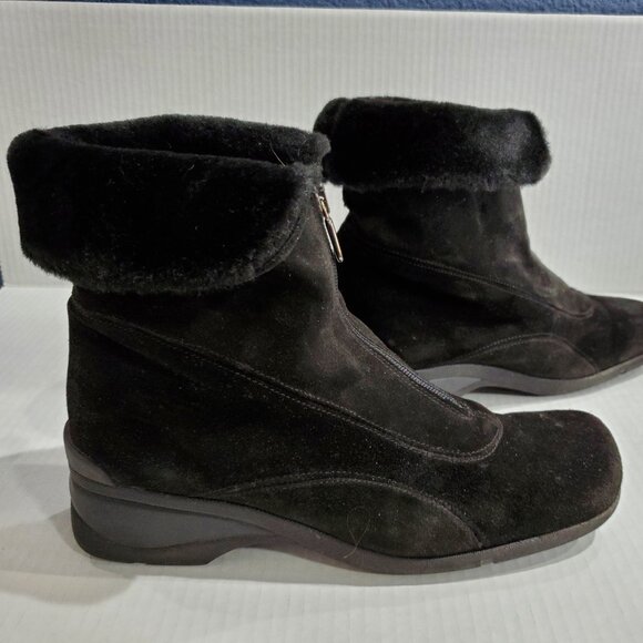 Aquatalia Shoes - Aquatalia Black Suede Weatherproof Ankle Boot with Faux Fur Lining, Size 8.5
